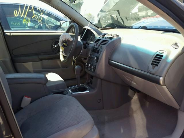 1G1ZS58F27F304454 - 2007 CHEVROLET MALIBU LS ნაცრისფერი ფოტო 5