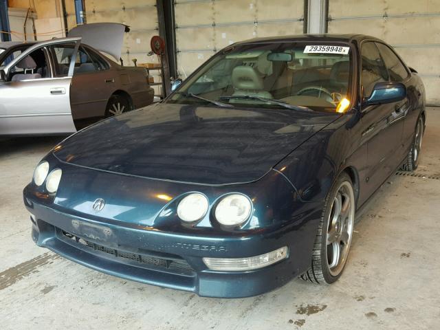 JH4DB756XWS007356 - 1998 ACURA INTEGRA GS GREEN photo 2