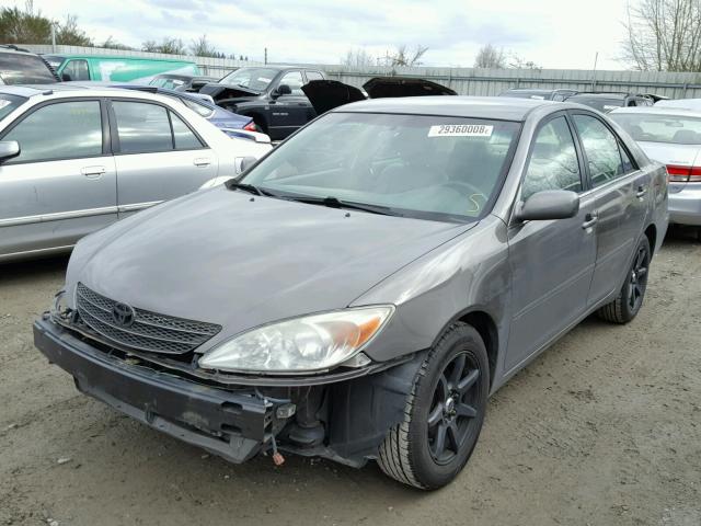 4T1BE32K94U883231 - 2004 TOYOTA CAMRY LE CHARCOAL photo 2