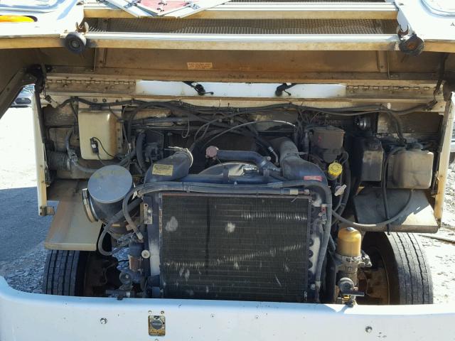 4UZA4FF41XCA60737 - 1999 FREIGHTLINER CHASSIS M WHITE photo 7