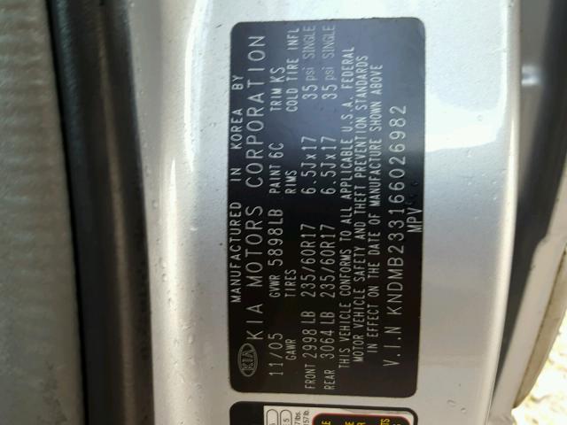 KNDMB233166026982 - 2006 KIA SEDONA EX SILVER photo 10