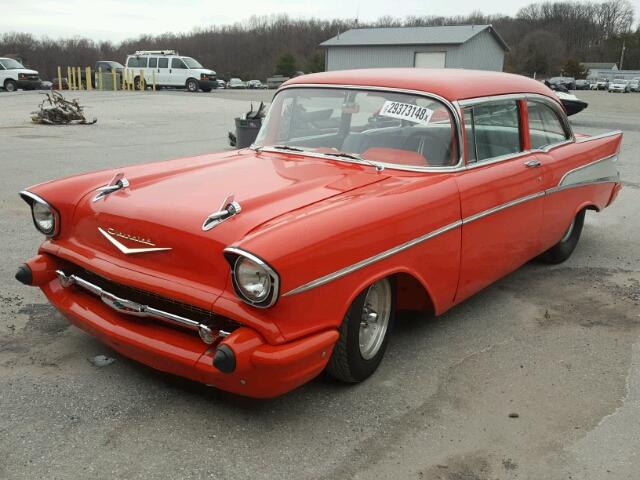 C57A198247 - 1957 CHEVROLET BEL AIR ORANGE photo 2