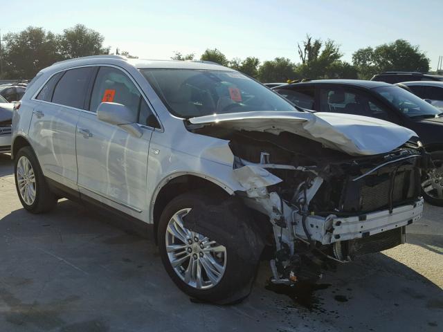 1GYKNCRS2HZ102577 - 2017 CADILLAC XT5 PREMIU WHITE photo 1