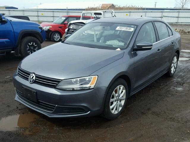 3VWDP7AJ8DM426256 - 2013 VOLKSWAGEN JETTA SE GRAY photo 2