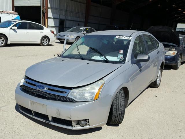 1FAHP35N49W142422 - 2009 FORD FOCUS SE GRAY photo 2