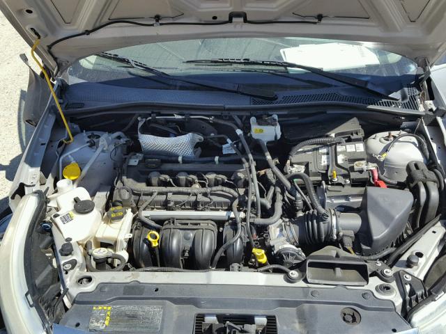 1FAHP35N49W142422 - 2009 FORD FOCUS SE GRAY photo 7