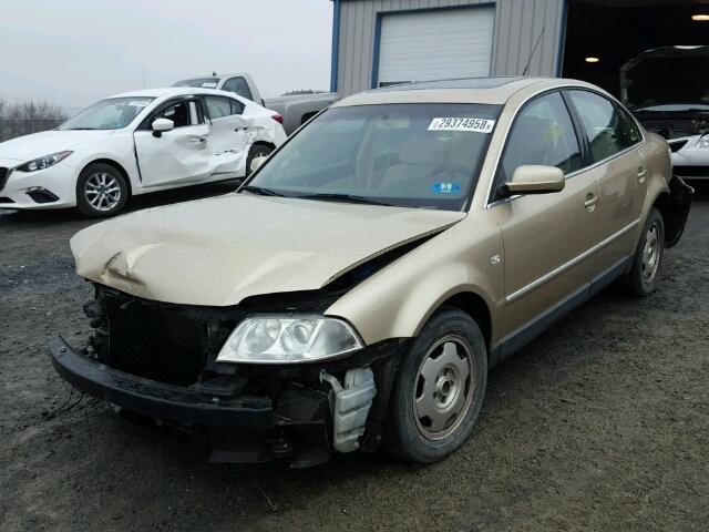 WVWPD63B42P131428 - 2002 VOLKSWAGEN PASSAT GLS GOLD photo 2