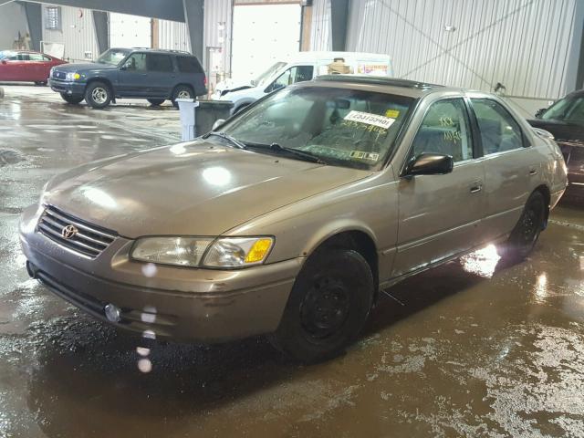 4T1BG22KXXU448288 - 1999 TOYOTA CAMRY CE TAN photo 2