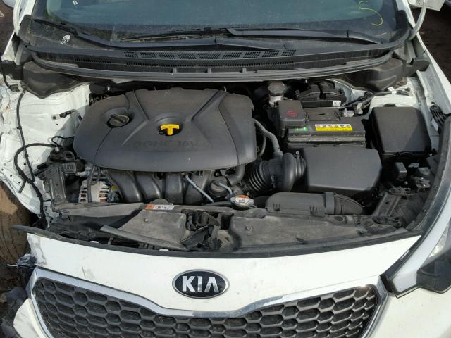 KNAFK4A60G5509319 - 2016 KIA FORTE LX WHITE photo 7