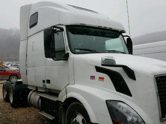 4V4NC9TH5DN568437 - 2013 VOLVO VN VNL WHITE photo 1