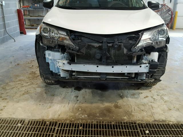 JTMZFREV0FJ052360 - 2015 TOYOTA RAV4 LE WHITE photo 9