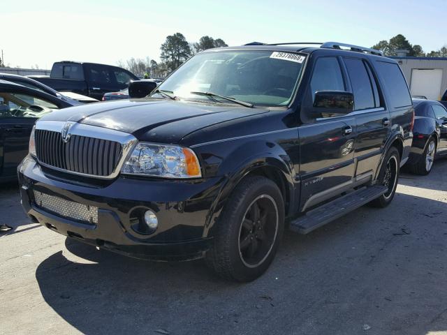 5LMFU27R84LJ04117 - 2004 LINCOLN NAVIGATOR BLACK photo 2