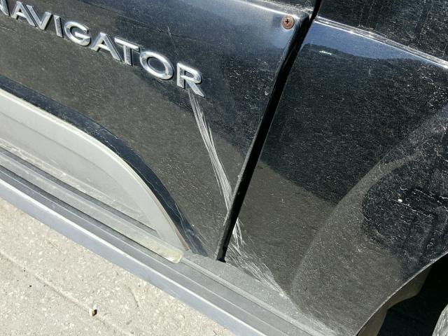 5LMFU27R84LJ04117 - 2004 LINCOLN NAVIGATOR BLACK photo 9