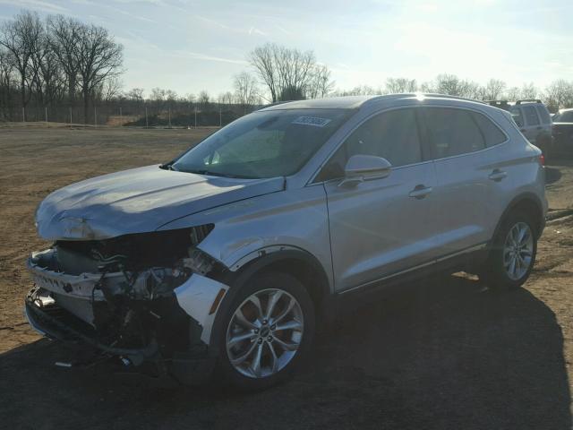 5LMCJ2D90HUL02609 - 2017 LINCOLN MKC SELECT SILVER photo 2