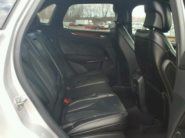 5LMCJ2D90HUL02609 - 2017 LINCOLN MKC SELECT SILVER photo 6