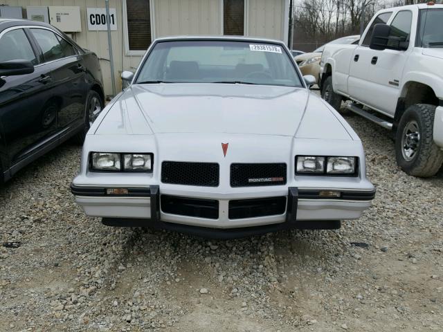 2G2GJ37H6G2241860 - 1986 PONTIAC GRAND PRIX SILVER photo 9