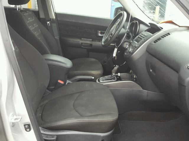 KNDJT2A63C7459481 - 2012 KIA SOUL + SILVER photo 5