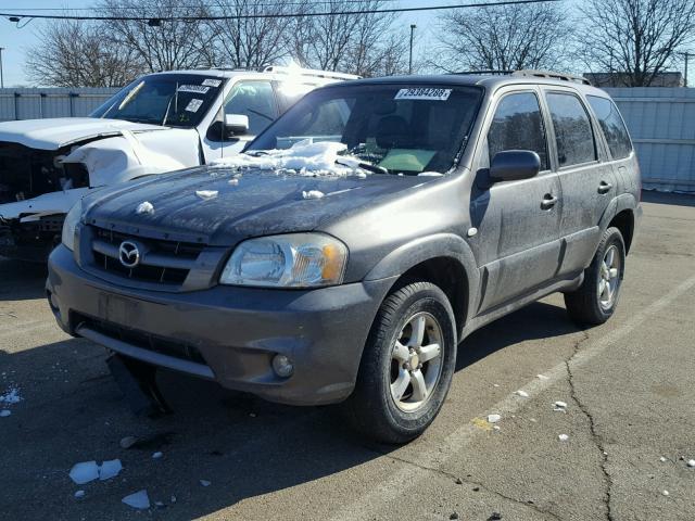 4F2CZ96145KM22792 - 2005 MAZDA TRIBUTE S GRAY photo 2