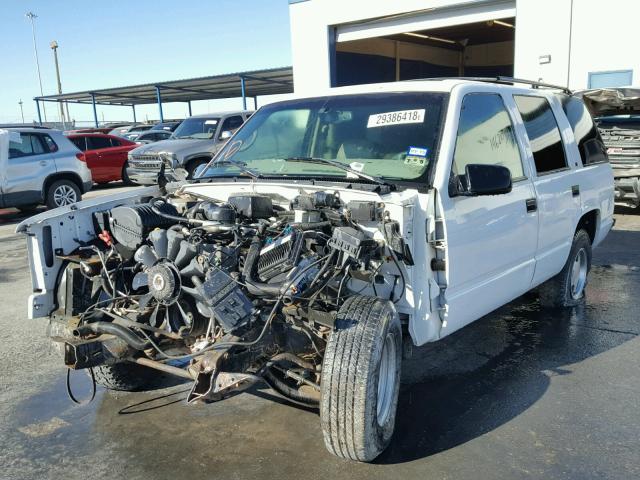 1GNEC13RXXJ365472 - 1999 CHEVROLET TAHOE C150 WHITE photo 2