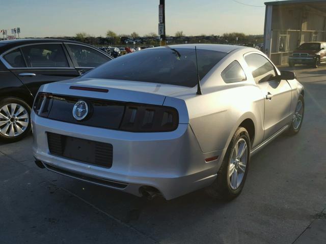 1ZVBP8AM3E5252000 - 2014 FORD MUSTANG SILVER photo 4