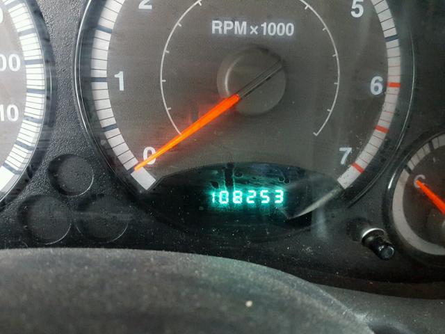 1J4GL38K65W632934 - 2005 JEEP LIBERTY RE SILVER photo 8