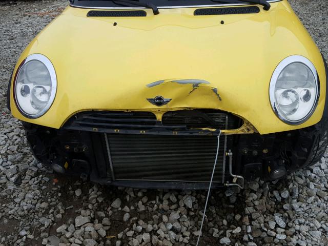 WMWRC33472TC34510 - 2002 MINI COOPER YELLOW photo 7