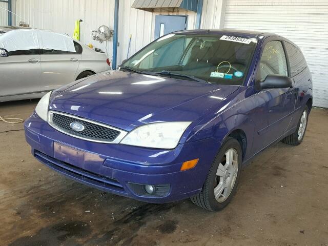 1FAFP31N16W200351 - 2006 FORD FOCUS ZX3 BLUE photo 2