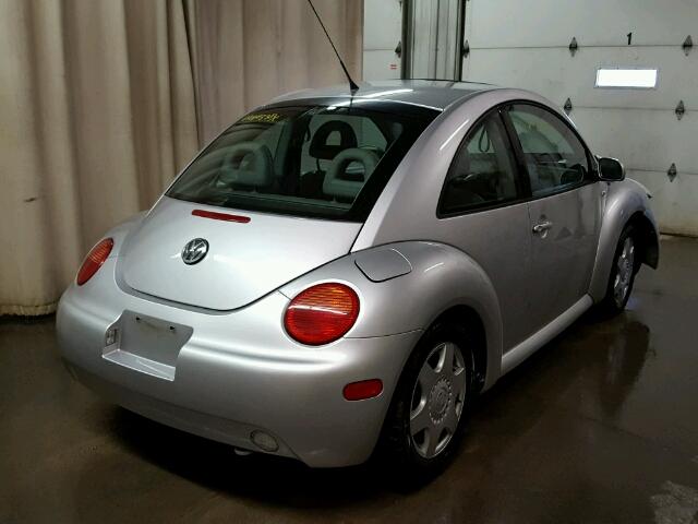3VWDD21C41M439238 - 2001 VOLKSWAGEN NEW BEETLE 银色 照片 4