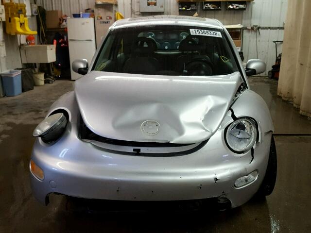 3VWDD21C41M439238 - 2001 VOLKSWAGEN NEW BEETLE 银色 照片 9