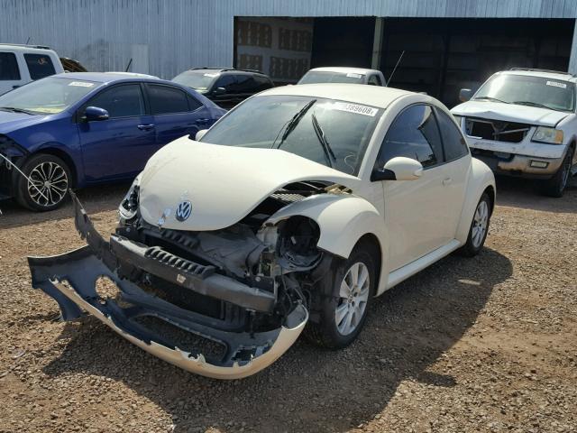 3VWPG31CX9M502008 - 2009 VOLKSWAGEN NEW BEETLE 奶油色 照片 2