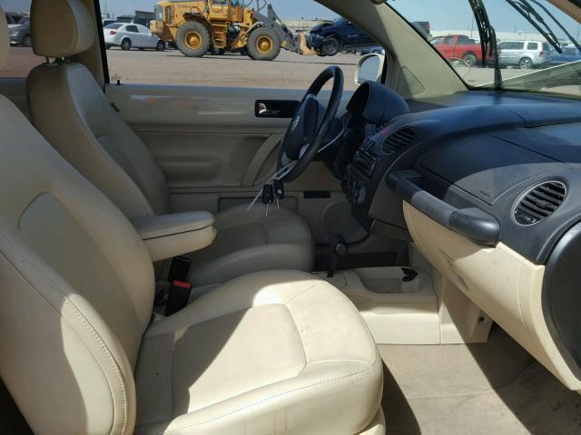 3VWPG31CX9M502008 - 2009 VOLKSWAGEN NEW BEETLE 奶油色 照片 5