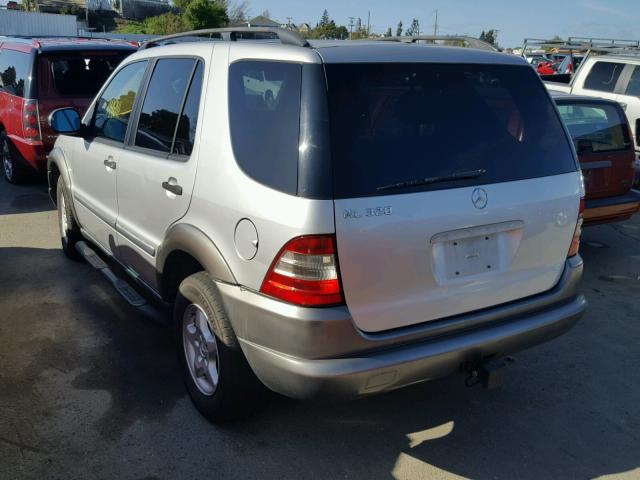 4JGAB54E2WA031413 - 1998 MERCEDES-BENZ ML 320 GRAY photo 3