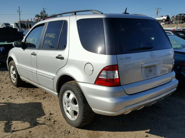 4JGAB54E22A290493 - 2002 MERCEDES-BENZ ML 320 SILVER photo 3