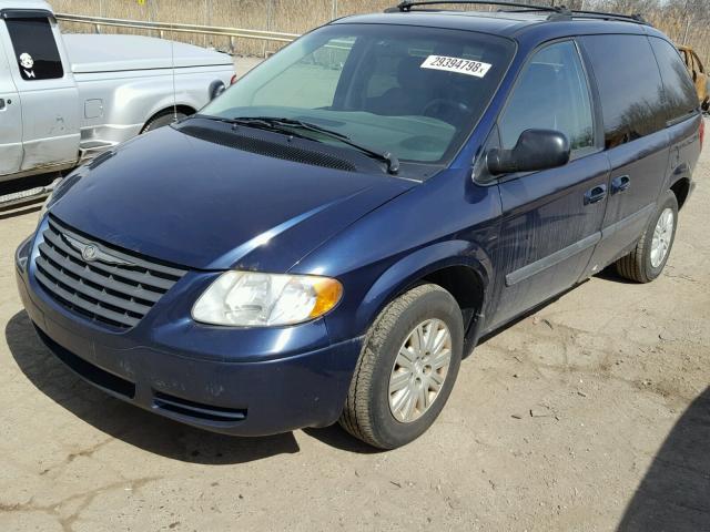 1C4GP45RX5B415332 - 2005 CHRYSLER TOWN & COU BLUE photo 2