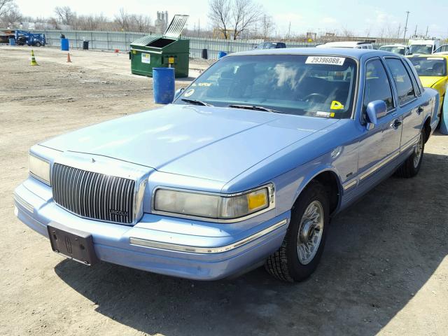 1LNLM81W0SY721938 - 1995 LINCOLN TOWN CAR E BLUE photo 2