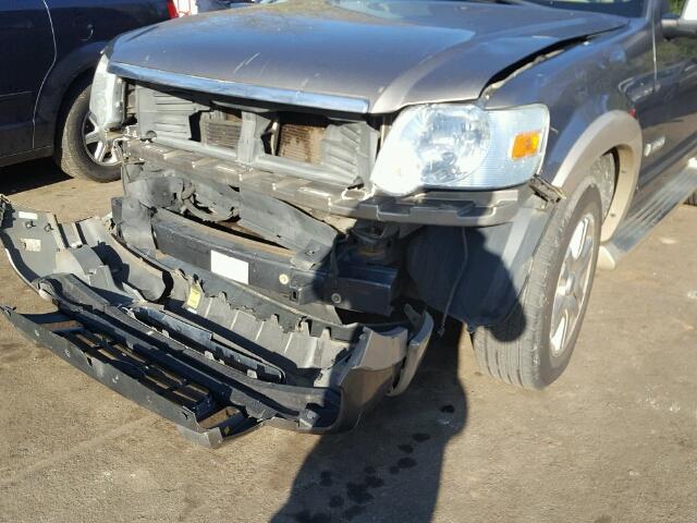 1FMEU64E66UB15816 - 2006 FORD EXPLORER E GRAY photo 9