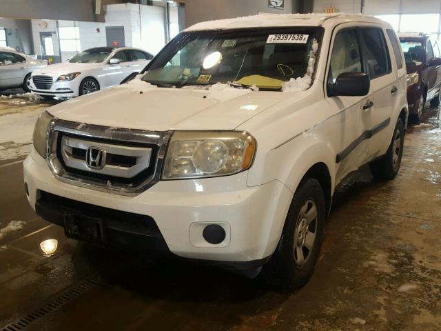 5FNYF38249B005161 - 2009 HONDA PILOT LX WHITE photo 2