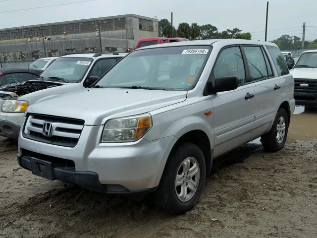 5FNYF18176B028070 - 2006 HONDA PILOT LX SILVER photo 2