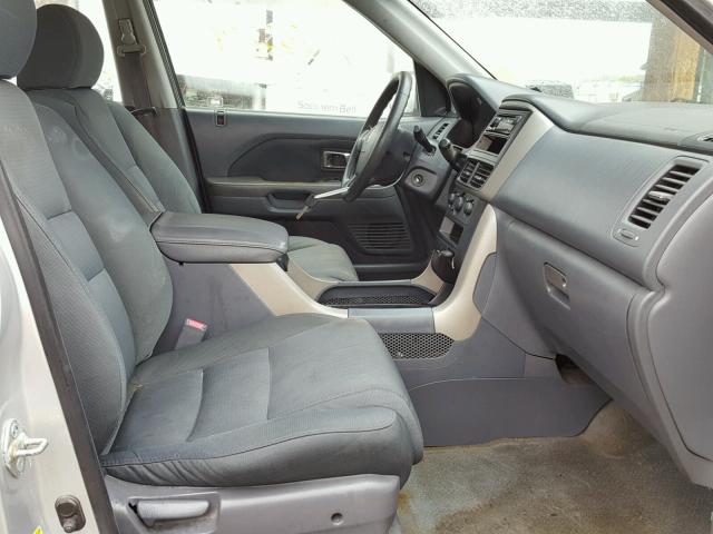 5FNYF18176B028070 - 2006 HONDA PILOT LX SILVER photo 5