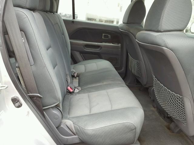 5FNYF18176B028070 - 2006 HONDA PILOT LX SILVER photo 6