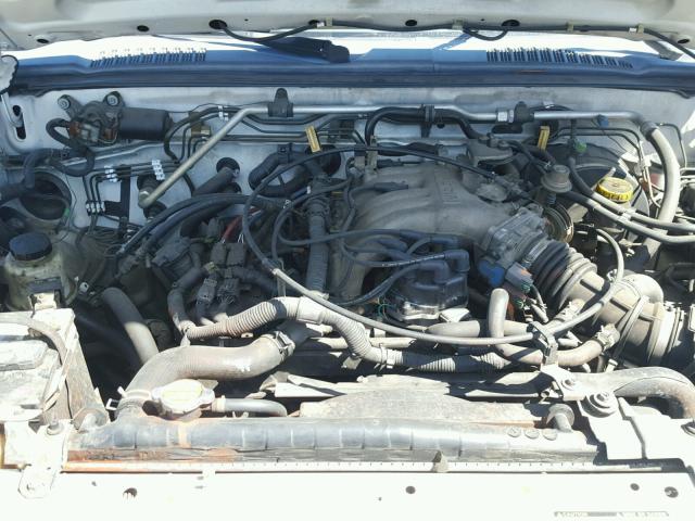 1N6ED26TXYC321705 - 2000 NISSAN FRONTIER K WHITE photo 7