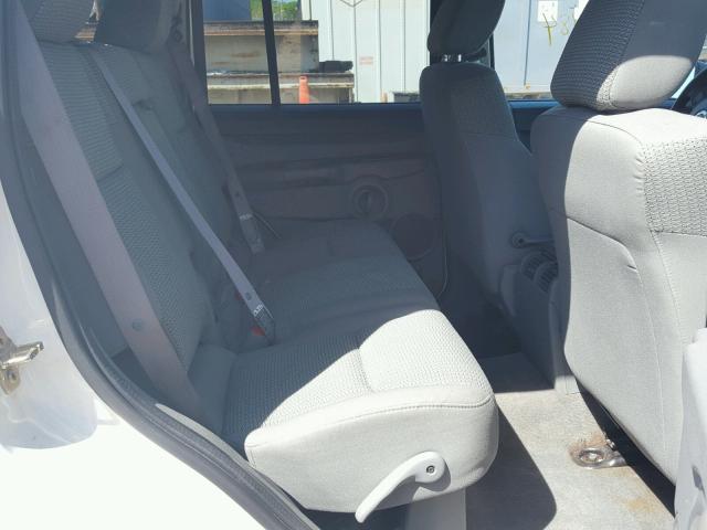 1J8HH48K77C553609 - 2007 JEEP COMMANDER WHITE photo 6