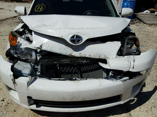 JTKKUPB49D1032489 - 2013 TOYOTA SCION XD WHITE photo 7