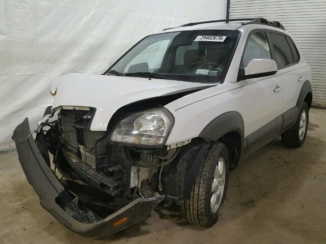 KM8JN72D95U172845 - 2005 HYUNDAI TUCSON GLS WHITE photo 2