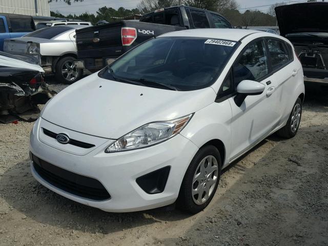 3FADP4EJ3BM127711 - 2011 FORD FIESTA SE WHITE photo 2