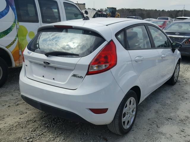 3FADP4EJ3BM127711 - 2011 FORD FIESTA SE WHITE photo 4