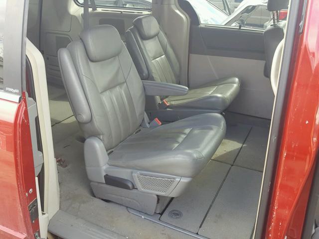 2A8HR54P78R666960 - 2008 CHRYSLER TOWN & COU MAROON photo 6