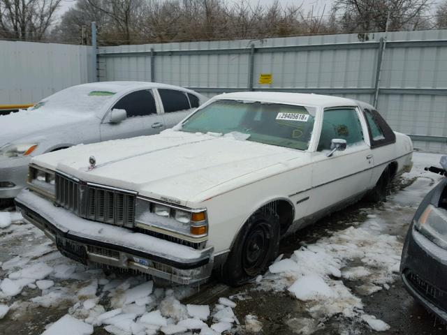 2N37Y91742661 - 1979 PONTIAC BONNEVILLE WHITE photo 2