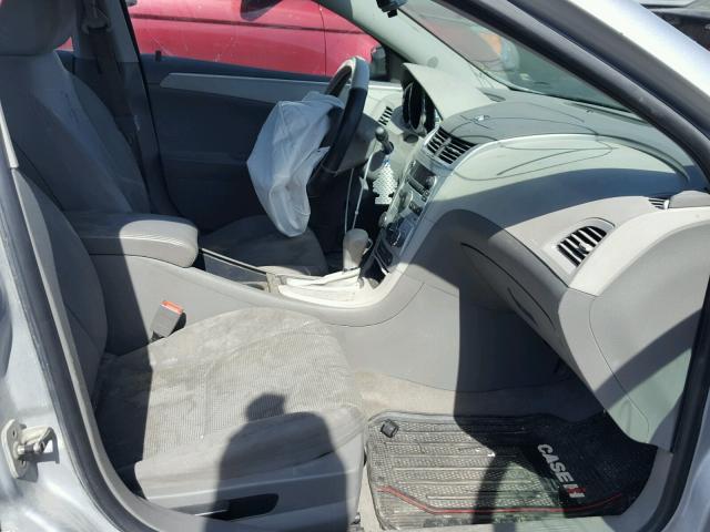 1G1ZB5E15BF176762 - 2011 CHEVROLET MALIBU LS 银色 照片 5