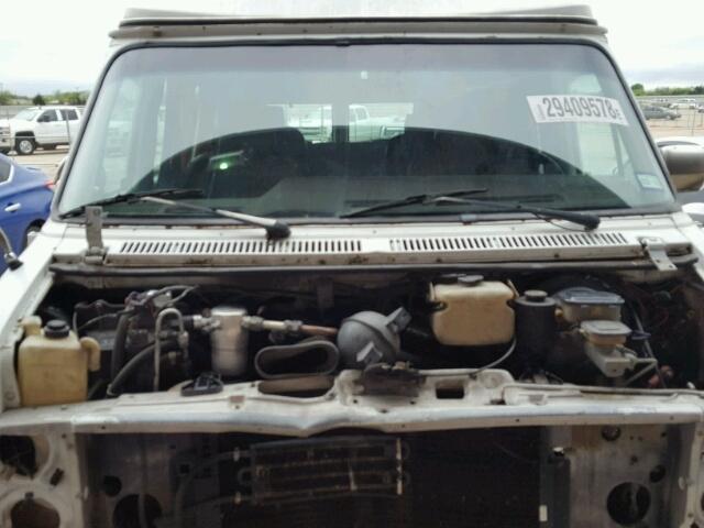 1GBEG25K7K7124398 - 1989 CHEVROLET G20 WHITE photo 7